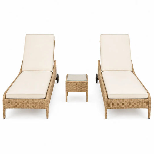 Zestaw leżanek z technorattanu z poduszkami i szklanym stolikiem